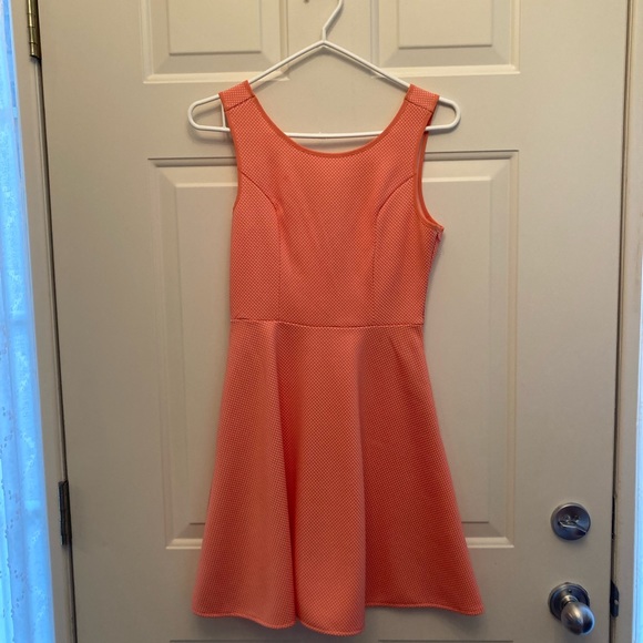 Size small Miroa Dress with cute bow back - Picture 3 of 5